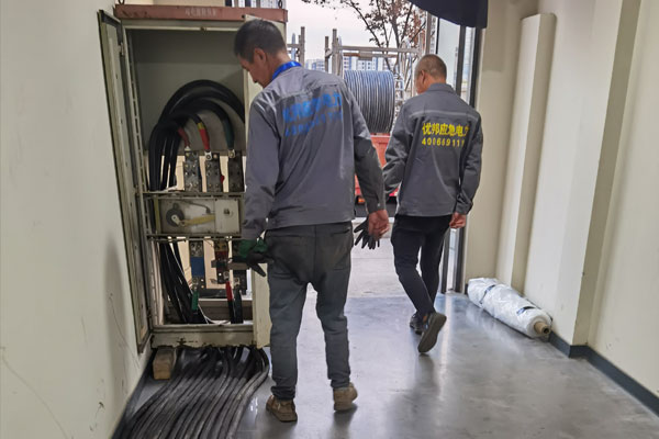 萧山柴油发电机组的输出电压调节方式对设备性能有哪些影响？